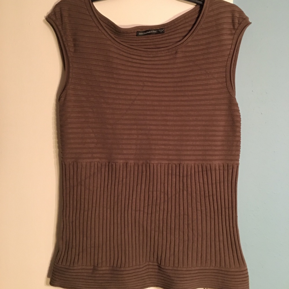 Dolce & Fabuloso sleeveless khaki large top